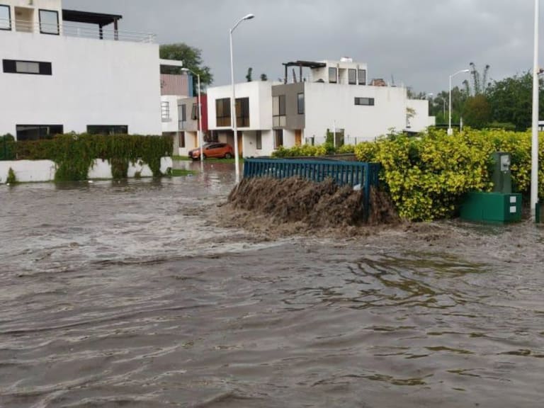 Habitantes del Fraccionamiento Canta Luna exigen solución a inundaciones