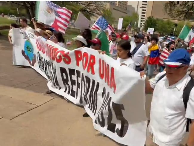 “Mega Marcha” de migrantes en Dallas se realizó en medio del temor