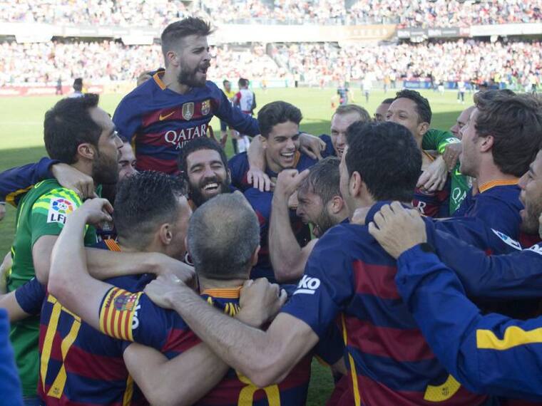 Un triplete de Luis Suárez ante el Granada le da su 24° Título de Liga al Barcelona