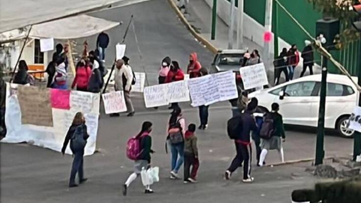 Continúan bloqueos en San Gregorio Atlapulco; no hay acuerdo con gobierno