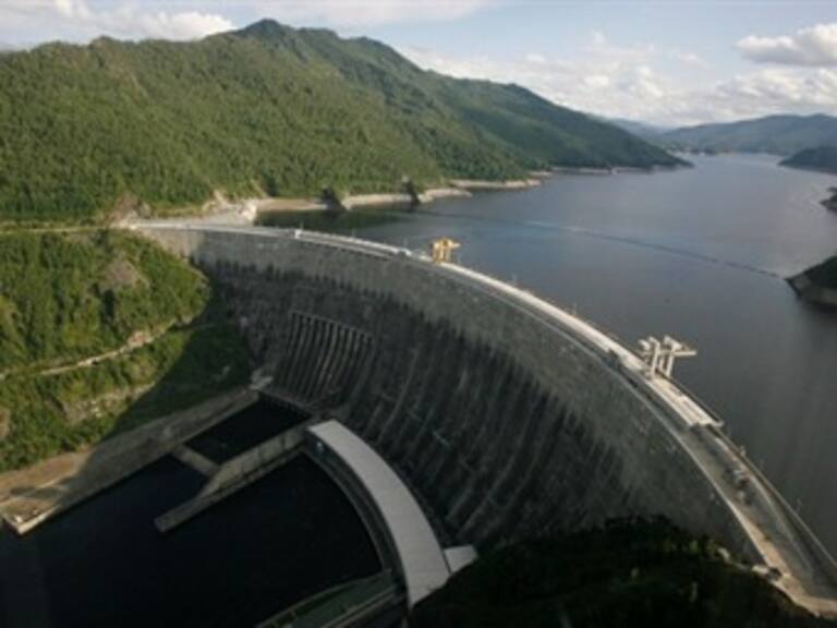 Van 17 muertos tras accidente en hidroeléctrica rusa