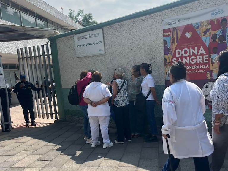 Personal del Hospital de Xoco se manifestó este martes en demanda de insumos como material de curación, equipo de cirugía y rayos X del que padecen desde hace tiempo.
