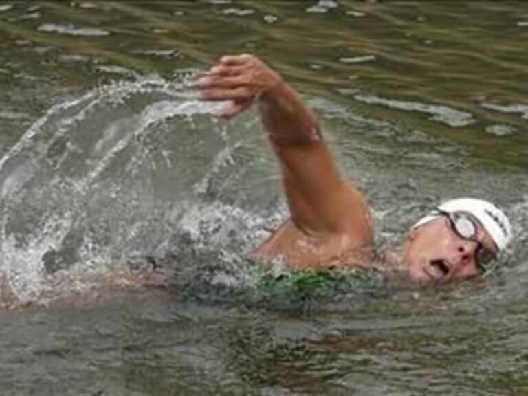 Intenta mexicano cruzar el Canal de la Macha nadando