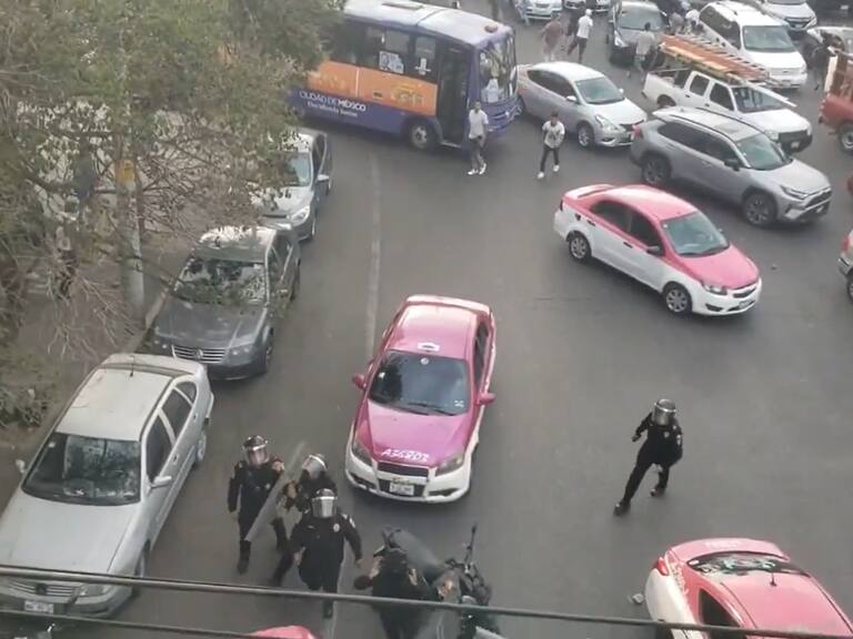 Taxista atropella a cinco policías en CDMX