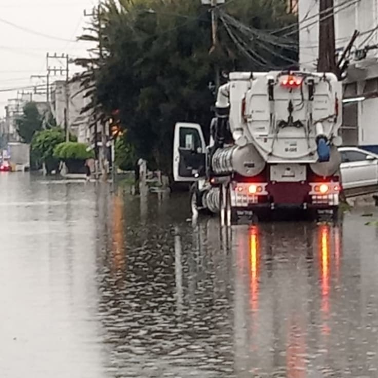 Intensa lluvia provoca inundaciones en Nezahualcóyotl, Edomex; el agua afecta a casas de varias colonias