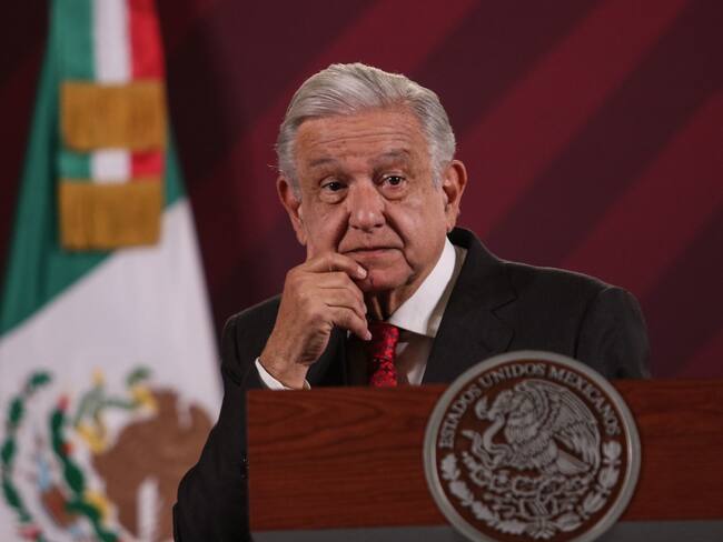 Ordena INE a AMLO bajar cuatro de sus conferencias mañaneras