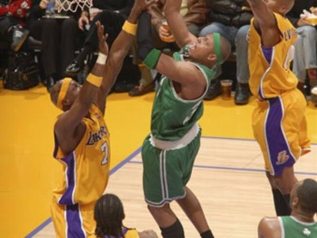 Celtics a un paso de su título 18 NBA, vence a Lakers 92-86