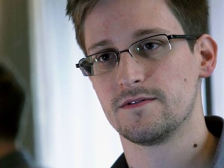 Recibe Snowden asilo temporal por un año en Rusia