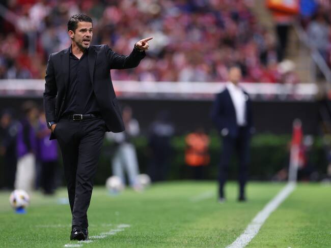 Fernando Gago se aleja de Chivas y se acerca a Boca Juniors