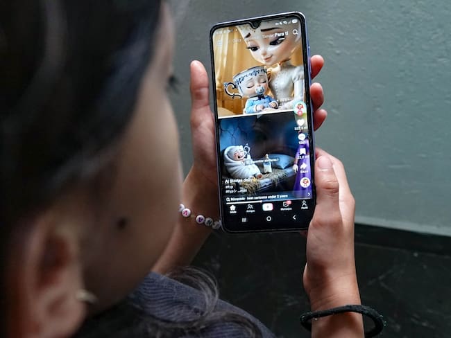 Senado apura dictamen para la prohibición de celulares en escuelas