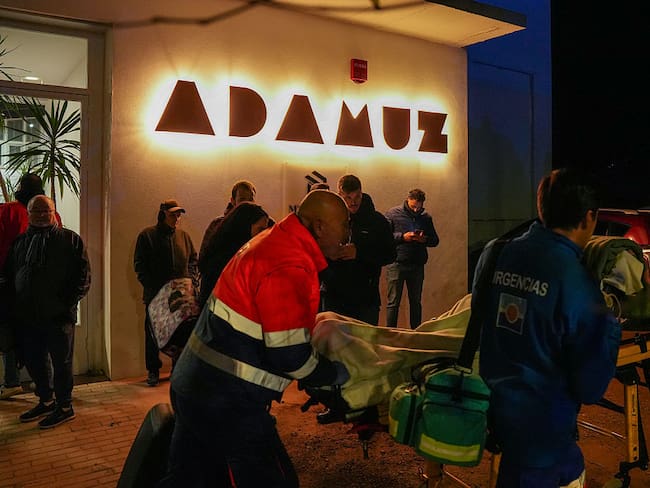 Choque de trenes en España deja 39 muertos; autoridades temen más víctimas y decretan luto