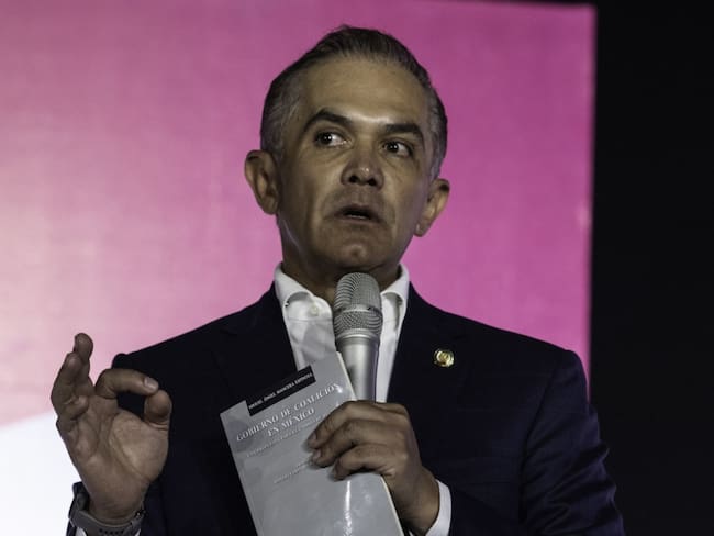 Con dudas, Mancera participará en el proceso del Frente Amplio por México