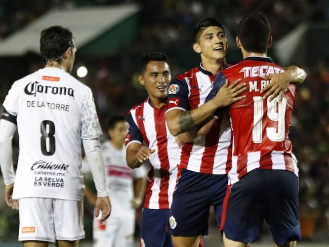 El primer gol de Alan Pulido con Chivas