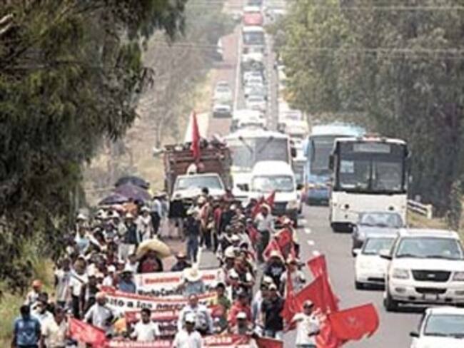 Bloquean autopista México-Puebla para exigir seguridad