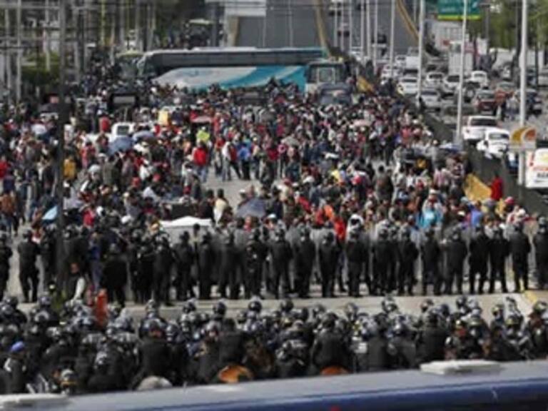 Bloquean por tercera ocasión integrantes de la CNTE el Circuito Interior en las inmediaciones del AICM