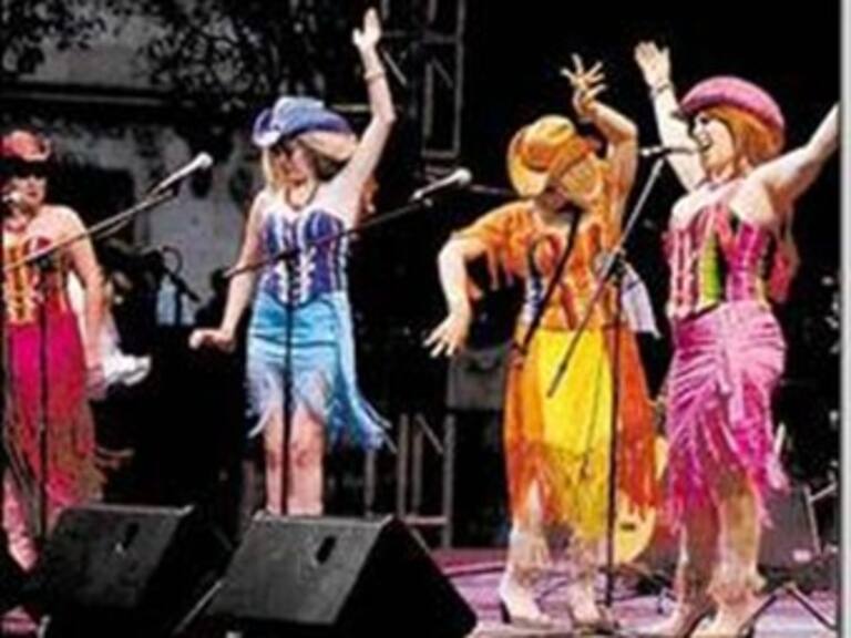 Las Reinas Chulas en W Radio