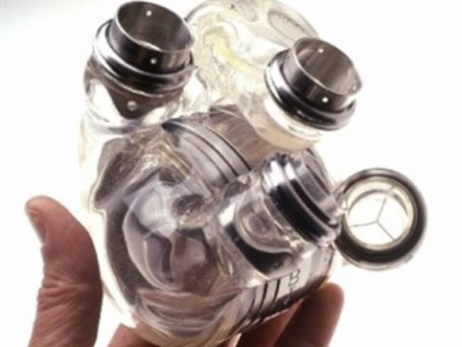 Logran mexicanos primer implante de corazón artificial