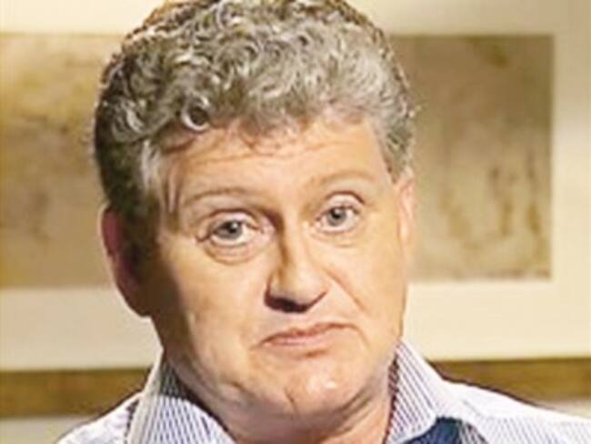 Padre de Snowden declaró que si fuera su hijo permanecería en Rusia