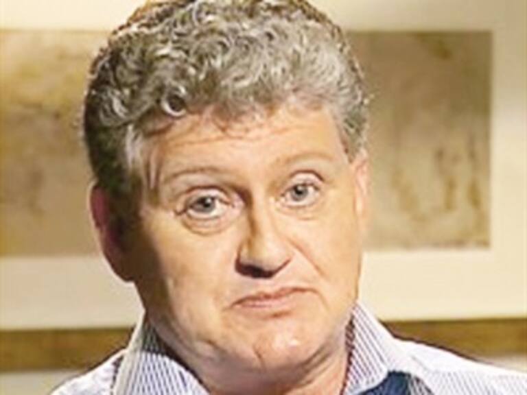 Padre de Snowden declaró que si fuera su hijo permanecería en Rusia