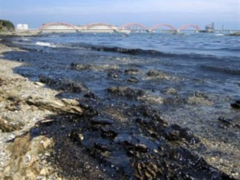 Fuera de control derrame de crudo en China