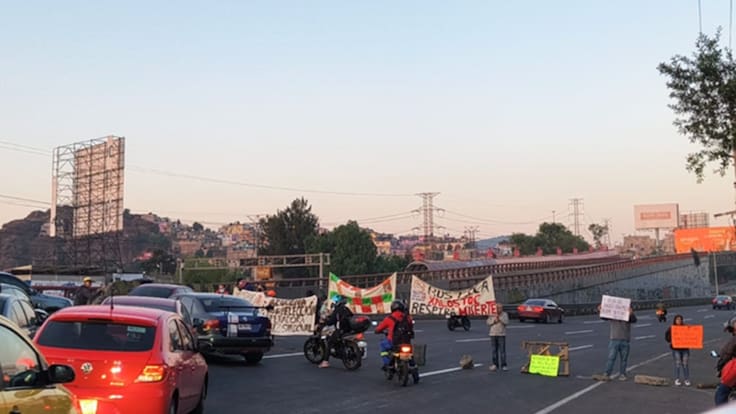 Bloqueo en la México-Pachuca, vecinos de Xalostoc y San Pedro en Ecatepec denuncian empresas contaminantes y falta de agua