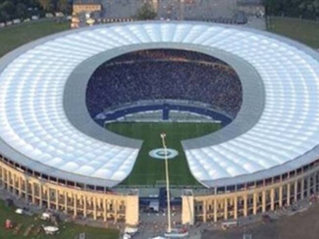 Desactiva policía alemana presunto atentado en estadio de futbol