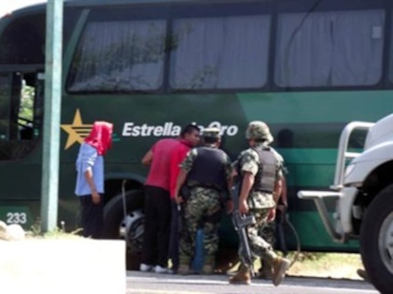 Denuncian a estudiantes de Ayotzinapa por robo de autobuses en Guerrero