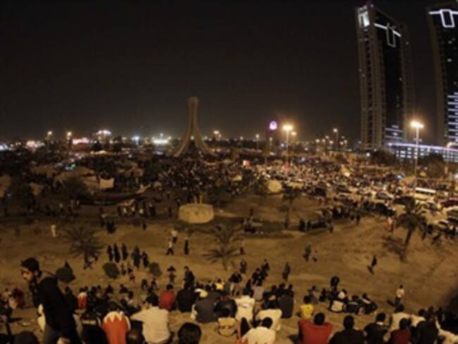 Bahrein: Lanzan gases contra manifestantes