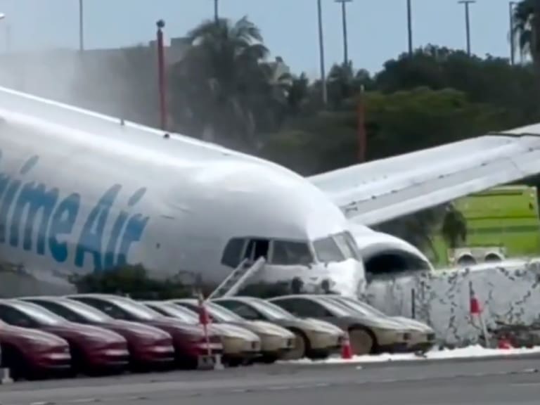Un Boeing 767 de Prime Air sale de pista en Miami y golpea múltiples vehículos. IG