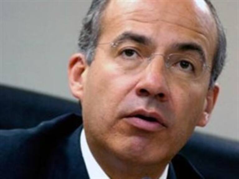 Pide Calderón fortalecer programas como 'Oportunidades'