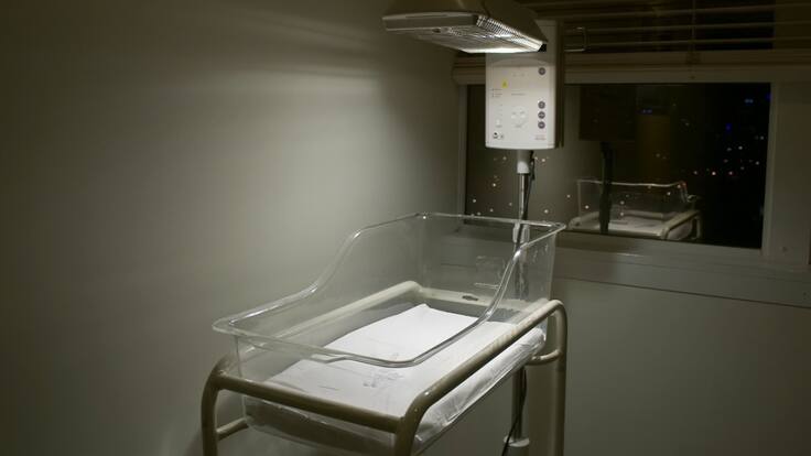 Mujer denuncia robo de sus mellizos; Hospital asegura que eran tumores