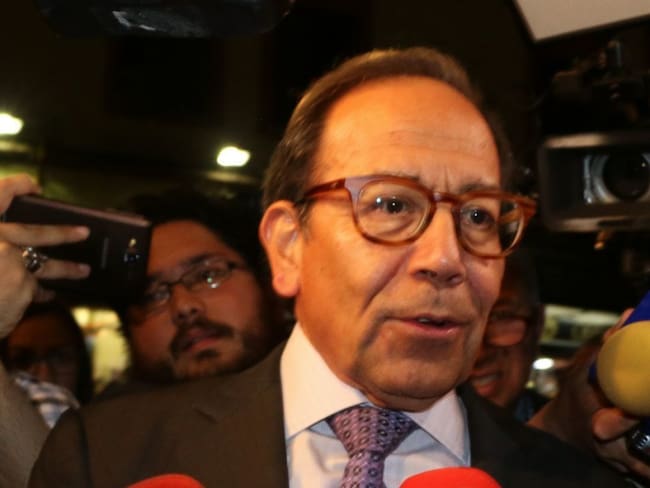 Recibe CCE de lista de deudores de impuestos por parte de AMLO