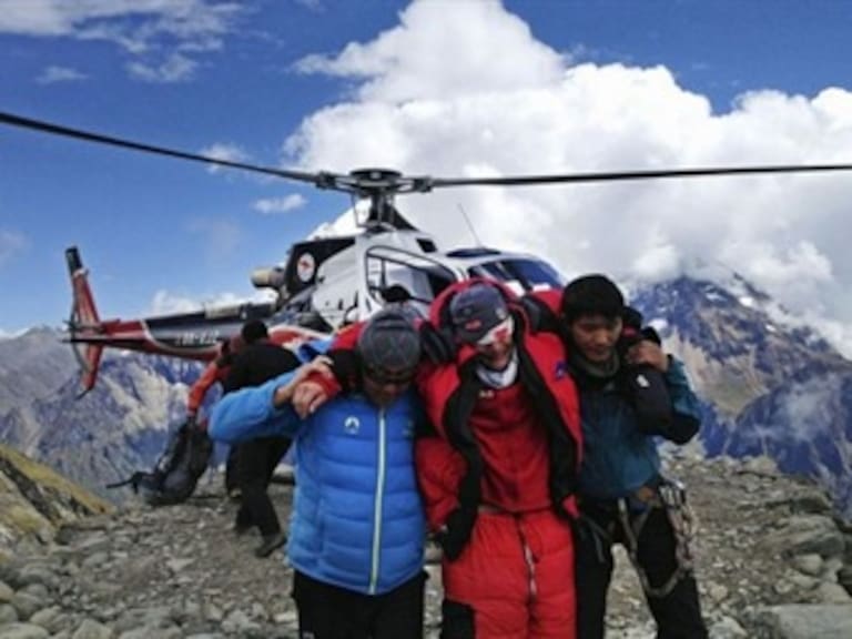 Mueren 12 personas por avalancha registrada en el Everest