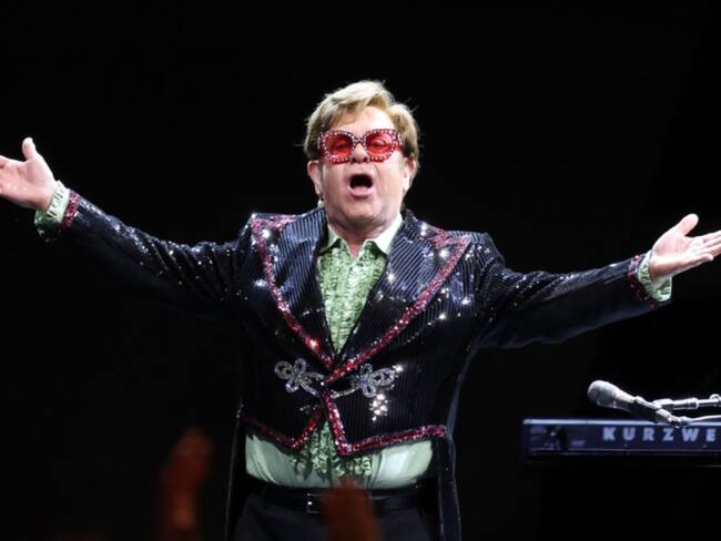 Elton John sufre accidente y es hospitalizado