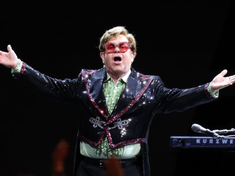 Elton John , cantante británico
