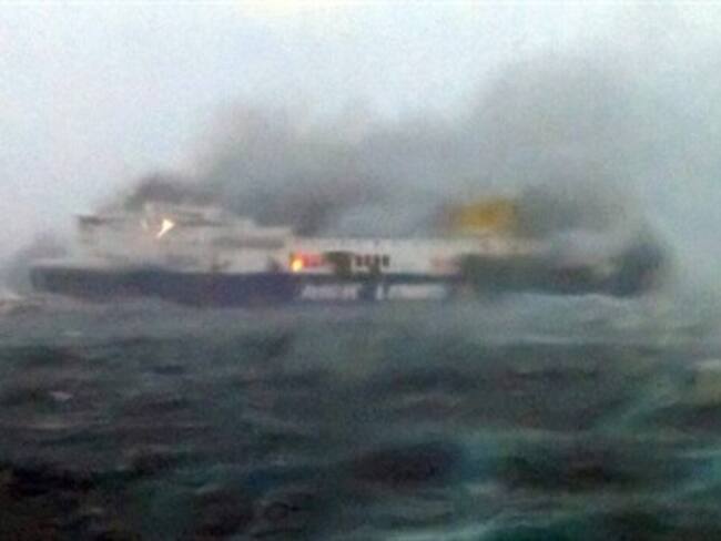 Reportan ocho fallecidos en incendio en Costa de Grecia