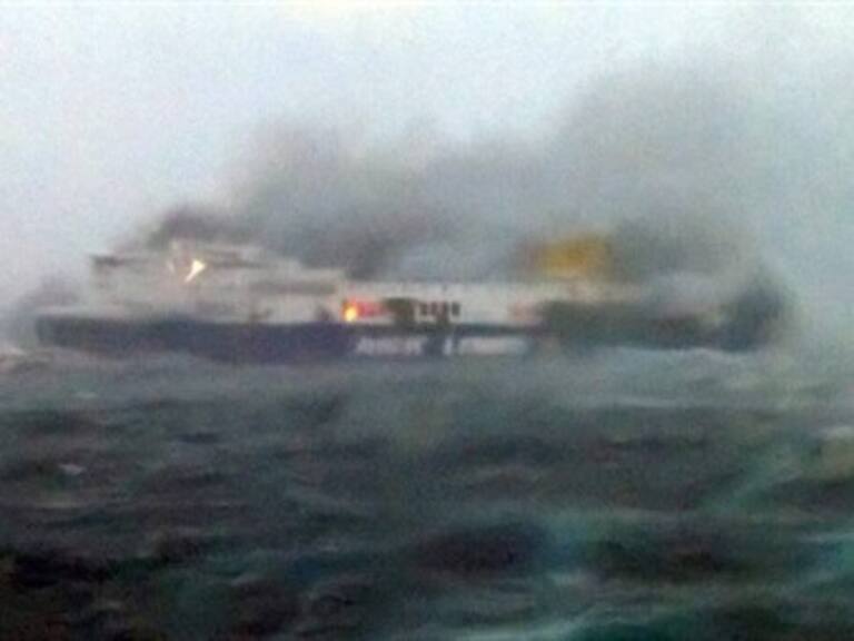 Reportan ocho fallecidos en incendio en Costa de Grecia