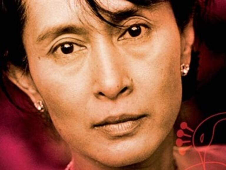 Liberan a la Premio Nobel de la Paz Aung San Suu Kyi