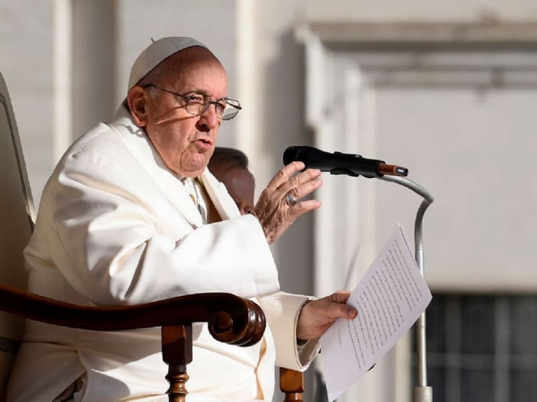 El Papa Francisco durante su discurso en la audiencia general semanal en la Plaza de San Pedro