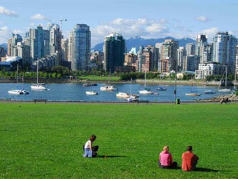 Canada Day 'Lobby W' con Marco Daniel y Gustavo Miranda