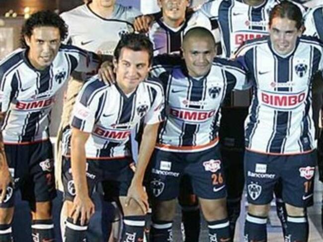 Recibe Calderón en Los Pinos a 'Los Rayados'