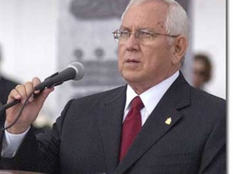 Gobierno de facto pide a Zelaya retome diálogo