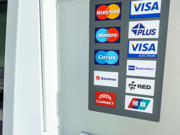 Fraude en cajeros en México: los bancos con más reportes y lo que está pasando con tu dinero (Photo by: Jeffrey Greenberg/Universal Images Group via Getty Images)