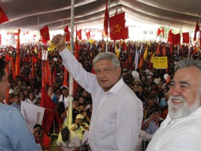 Arremete AMLO contra propuestas y lujos de EPN