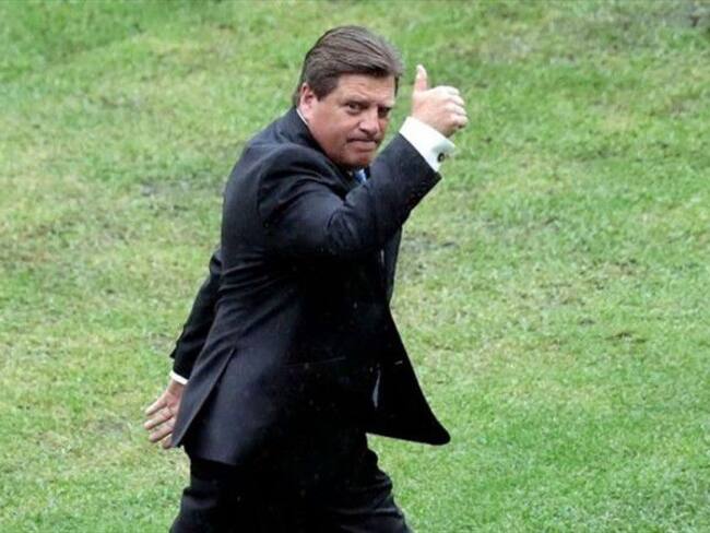 Miguel Herrera levanta la mano para la Selección Mexicana