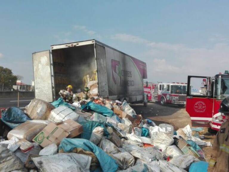 Se accidenta camión de Correos de México
