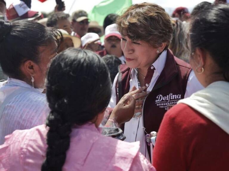 Delfina Gómez fue recibida por un grupo de mujeres originarias de las cinco etnias de San José del Rincón