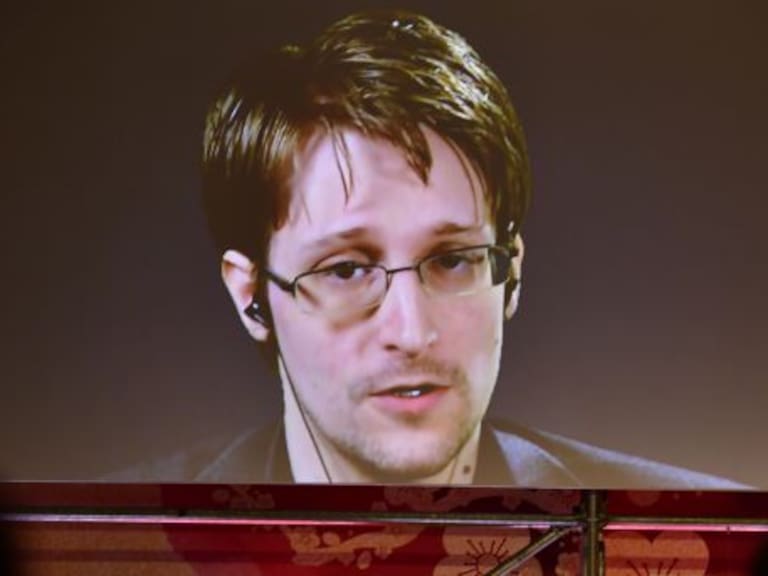 “Tenemos mucho que perder cuando el gobierno redefine nuestros derechos”: Edward Snowden