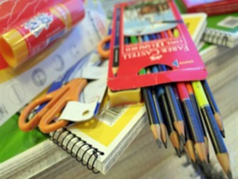 Mesa de útiles escolares