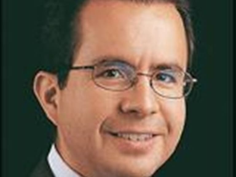 Solicita César Nava registro como precandidato a diputado federal